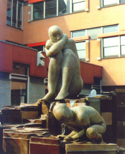Utrecht, 1983, Patio fontein en beeld, Centrum geb De Uithof
